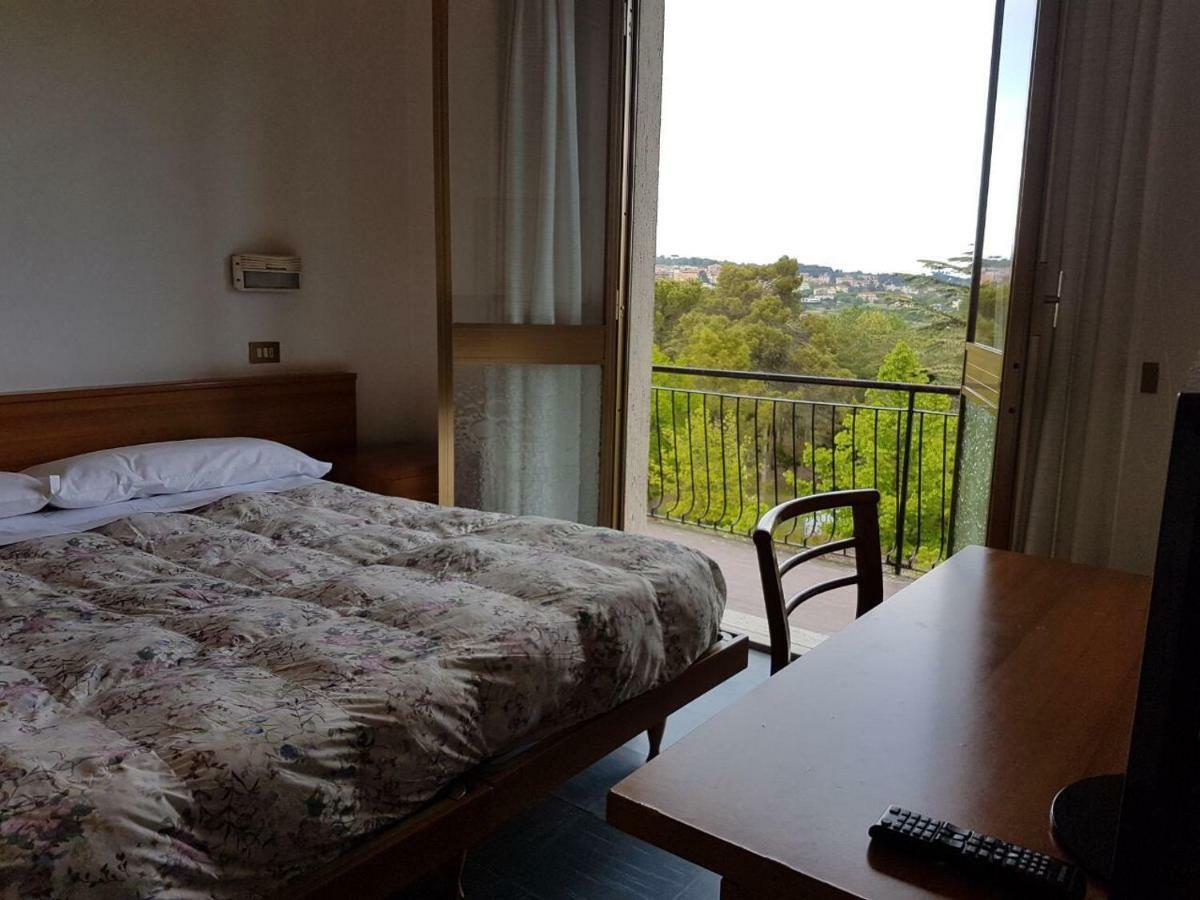 Hotel La Lucciola Chianciano Terme Ngoại thất bức ảnh